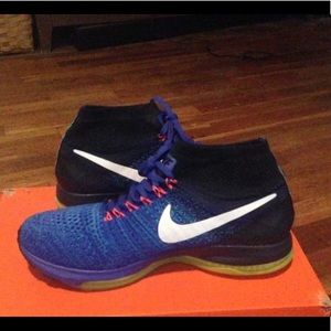 WMNS Nike Zoom All Out Flyknit  Size 9